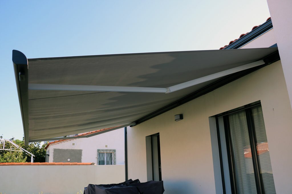 Ecoenergie Habitat, professionnels de l'économie d'énergie, spécialiste des stores, verandas et pergolas.